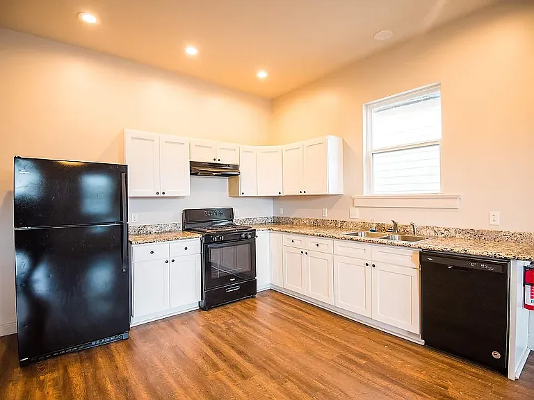 3 bed, 1240 sqft, $1,700 — Photo 3