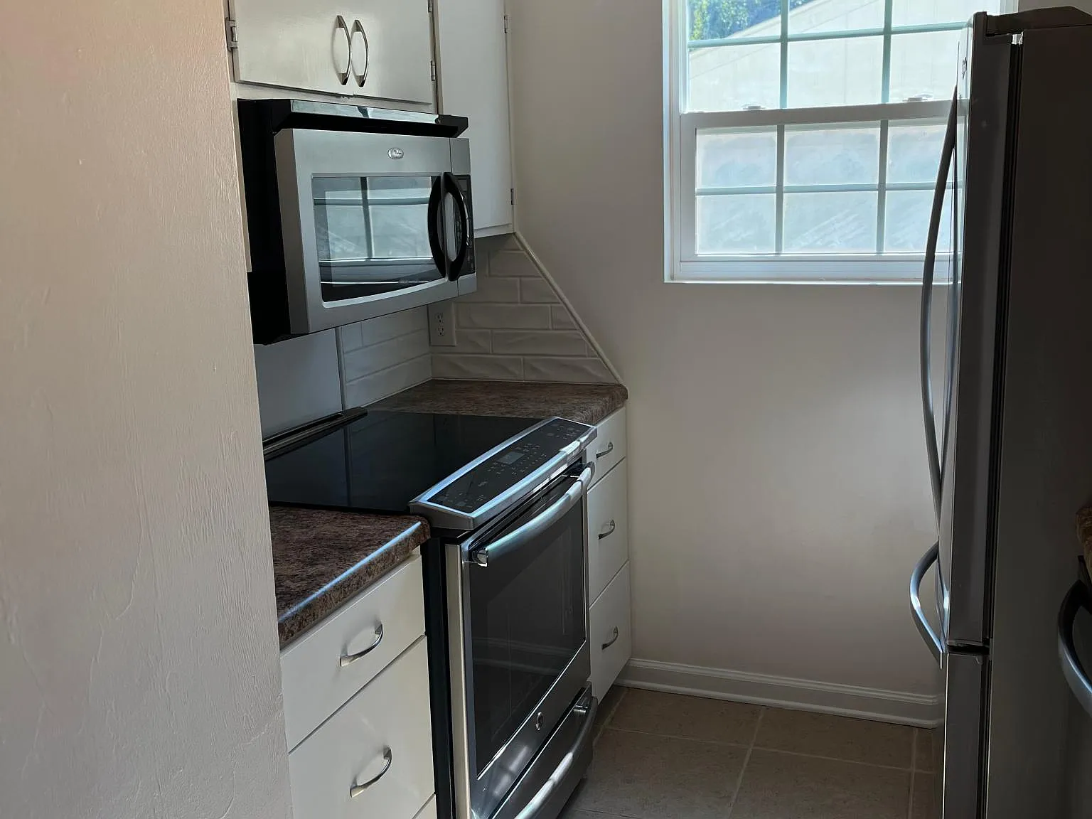 2 bed, 960 sqft, $1,700 — Photo 2
