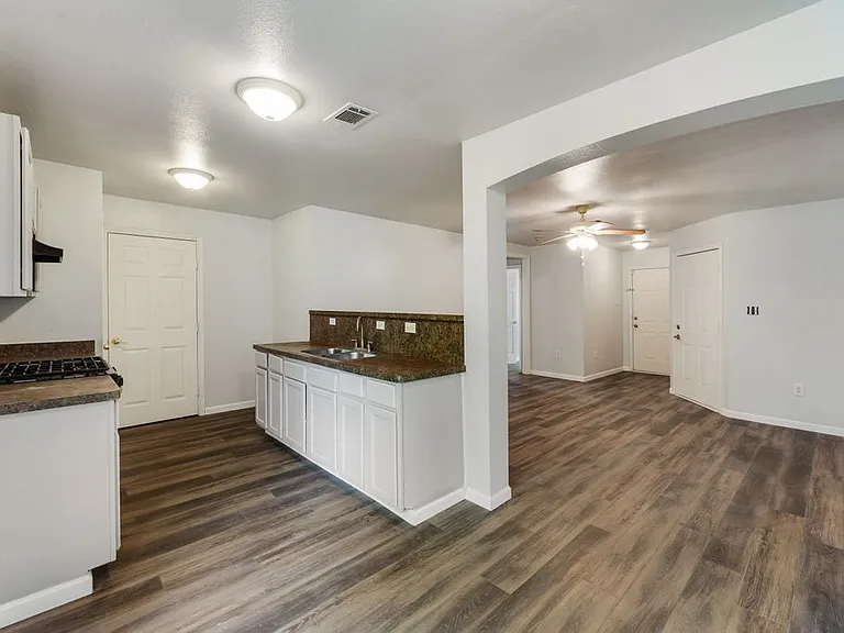 2526 Exeter Ave — Photo 11