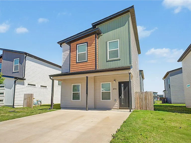 890 Tennessee Ave — Photo 2
