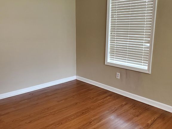 5th image of 524 Hoffpauir Ln
