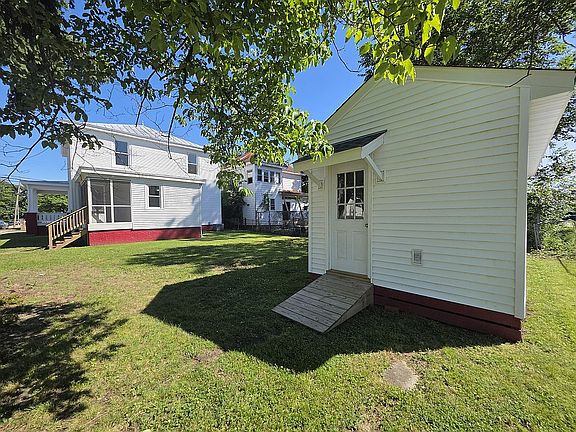 5th image of 126 Cameron Ave