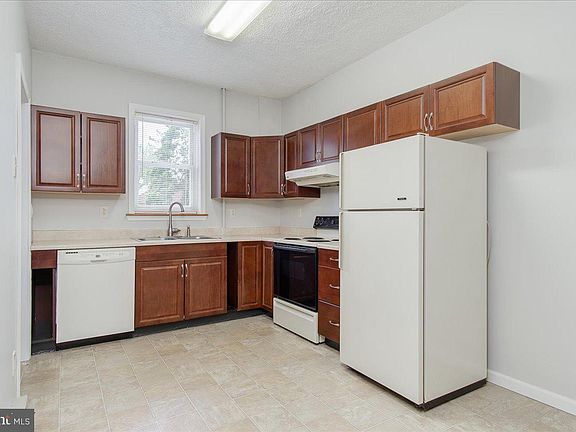 4th image of 139 East Ave