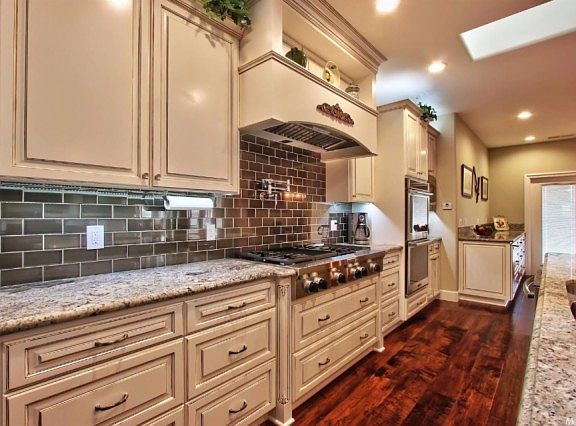 3rd image of 9551 S Canyon Ct