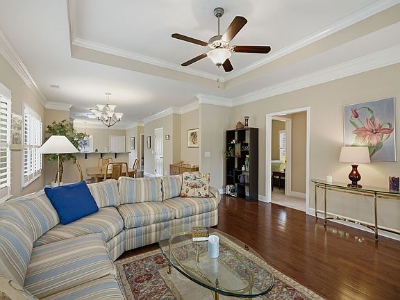 5th image of 728 Westcott Ln