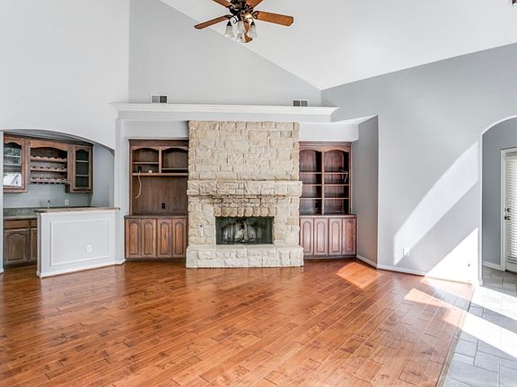 3rd image of 801 Shorecrest Dr