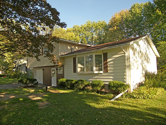 4th image of 7 Lorraine Cres