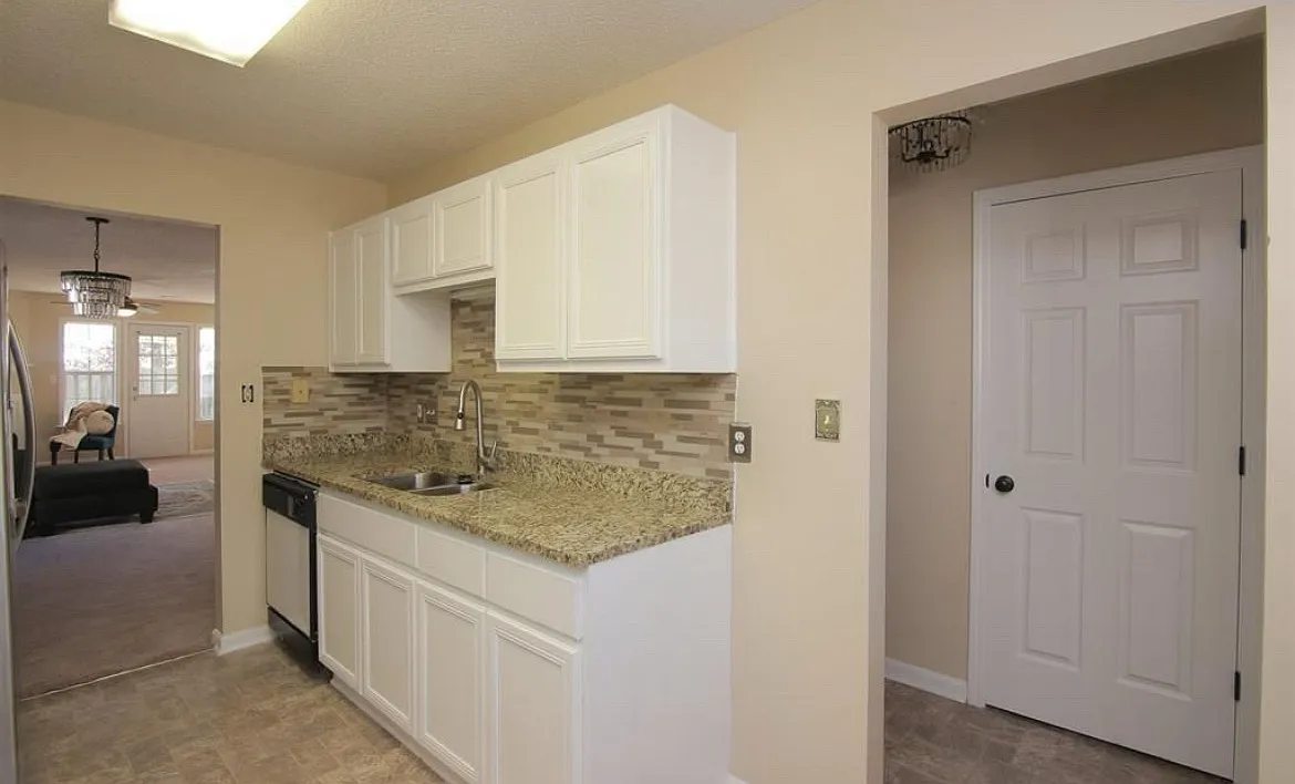 120 Hounds Ct S — Photo 2