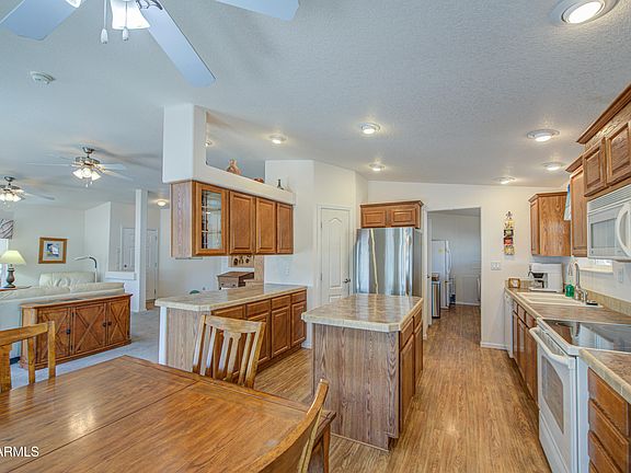 3rd image of 806 E CALIFORNIA Boulevard