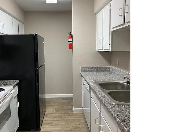 2nd image of 5625 Antoine Dr #203
