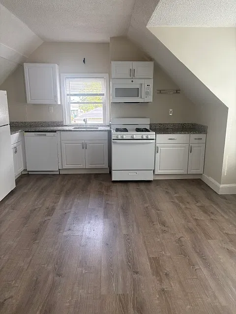 2 bed, 1.5 bath, 1000 sqft, $2,100 — Photo 1
