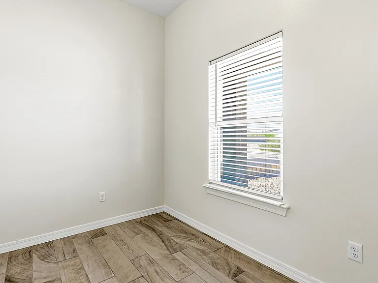 649 La Entrada Cir — Photo 4