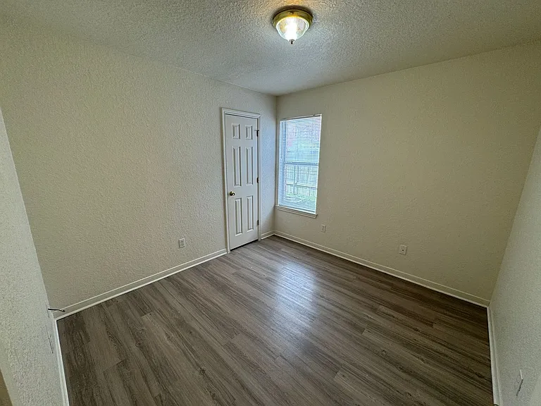 1606 Dugger Cir #B — Photo 12