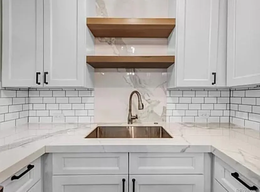 155 N Jackson St — Photo 3