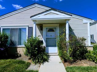 1531 Quaker Ln, Prospect Heights, IL 60070