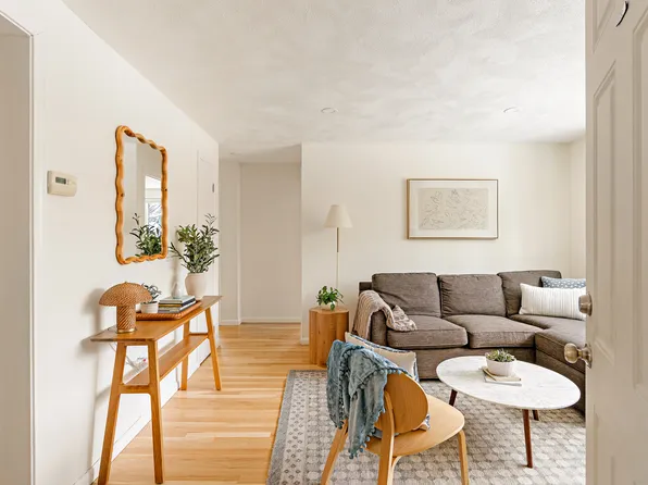 5 Centre St APT 32, Cambridge, MA 02139