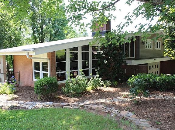 5th image of 812 Hawthorne Dr