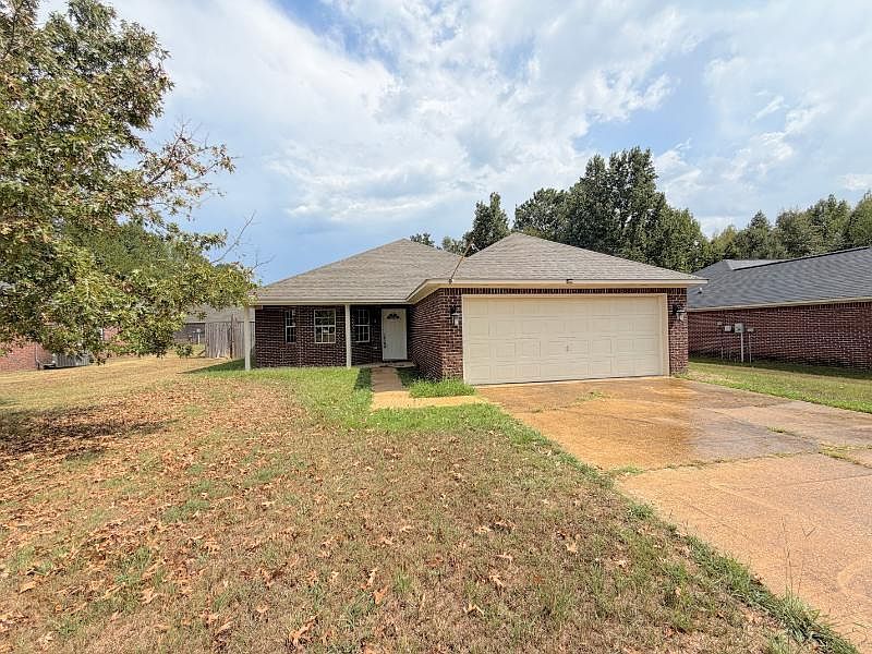 1st image of 106 Palm Tree Ln
