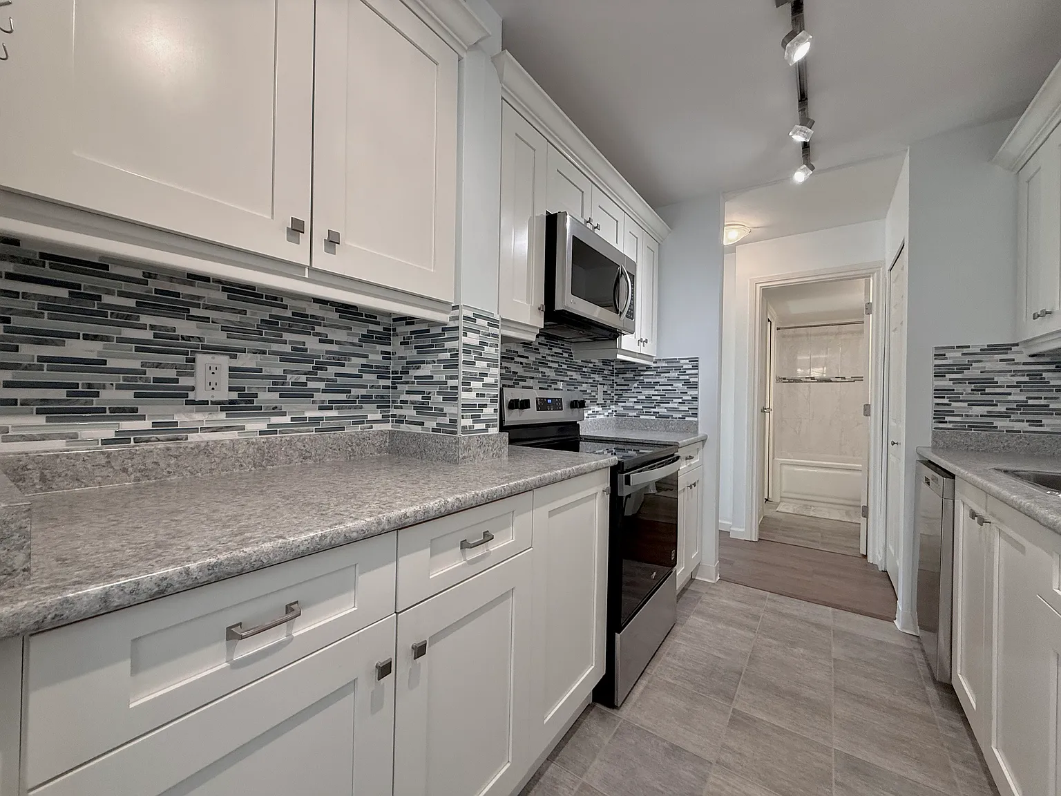 2 bed, 996 sqft, $1,900 — Photo 1
