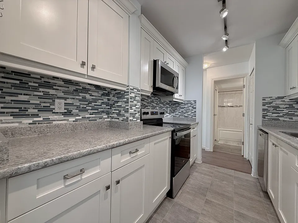 1850 Southmere Cres E #2XX