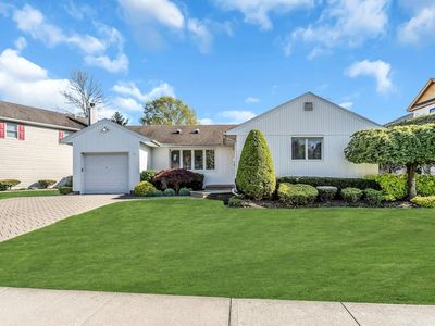 20 Doone Drive, Syosset, NY, 11791