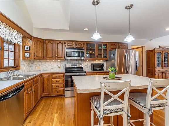 4th image of 2662 N Tamarack Dr