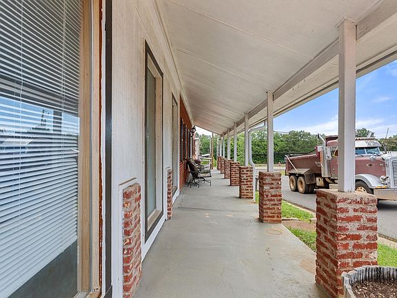 4th image of 110 Church St
