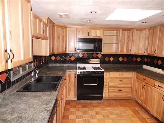 4th image of 3712 Centennial Cir