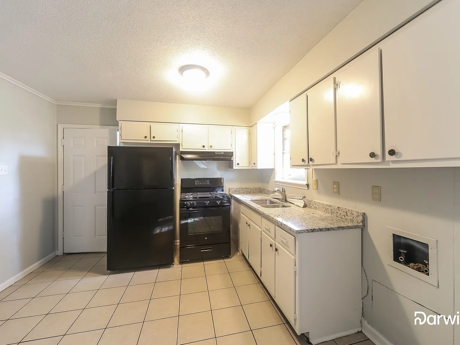 3 bed, 1.0 bath, 925 sqft, $1,385 — Photo 4