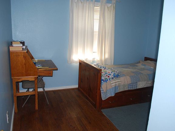 3rd image of 410 W 11th St