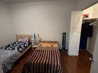 933 W Sunnyside Ave, Chicago, IL 60640
