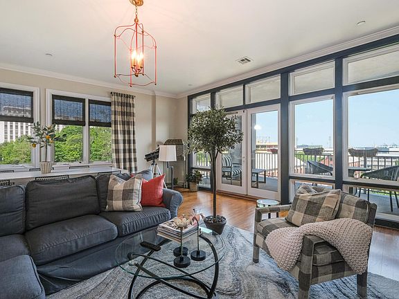 4th image of 90 Bay St #6