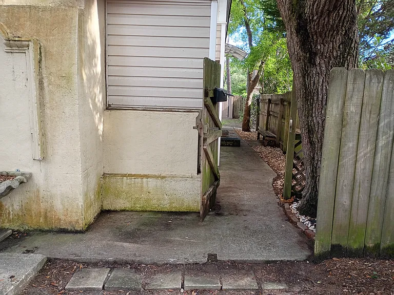 1851 Kittridge Dr — Photo 2