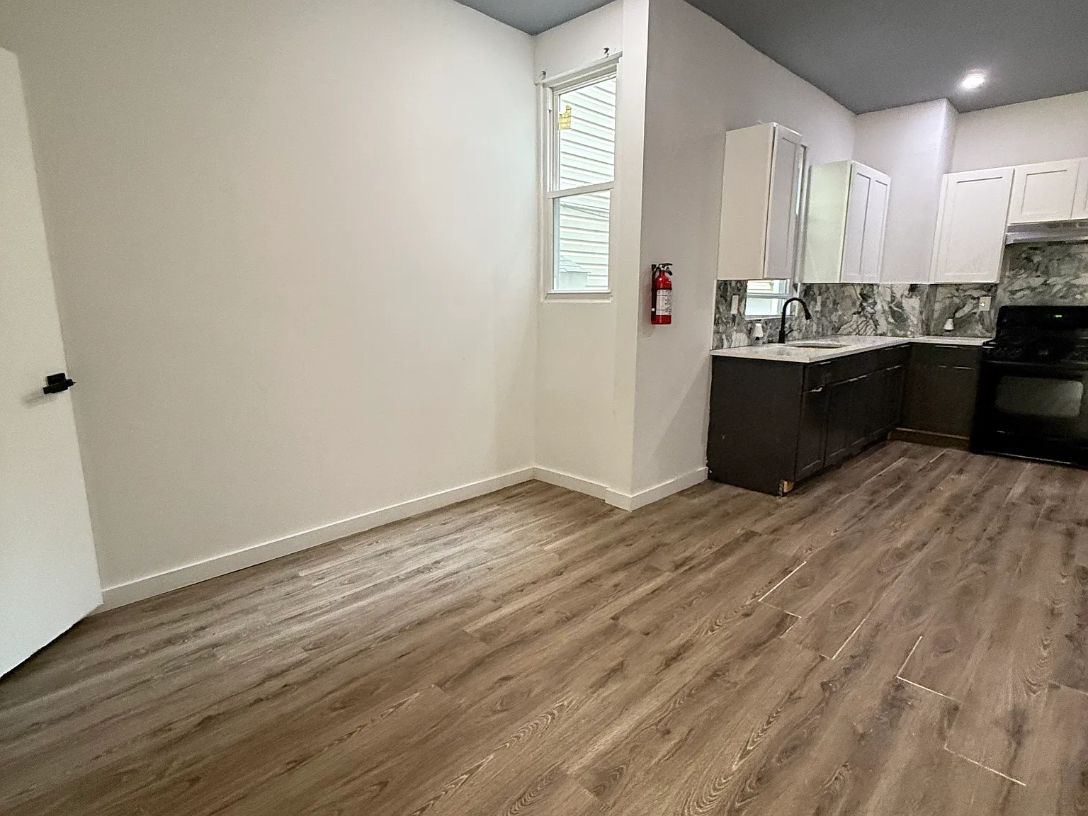 4 bed, $2,350 — Photo 2