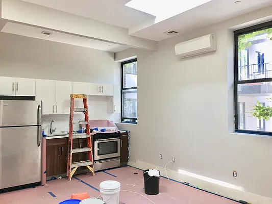 Rented by Manhattan Management LLC | media 63