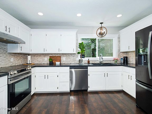 4th image of 41 Pinecone Rd