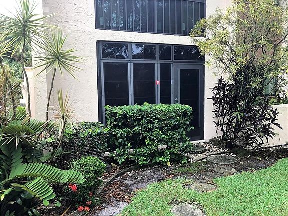2nd image of 2522 Clubhouse Dr Unit 106