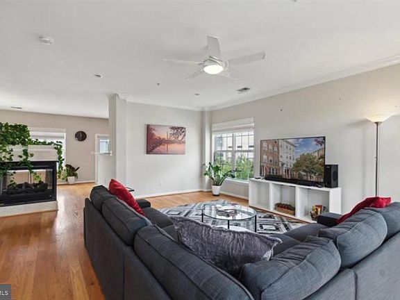3rd image of 327 Cross Green St #327B