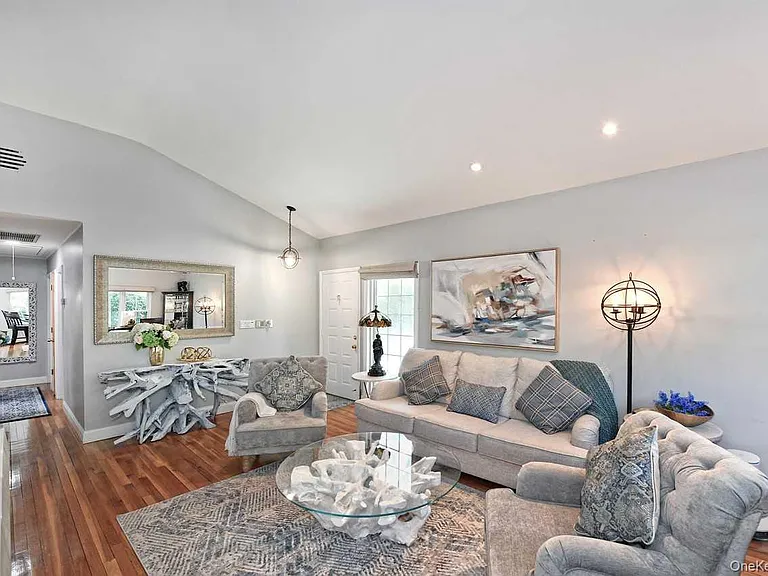 18 Shelter Hill Rd — Photo 9