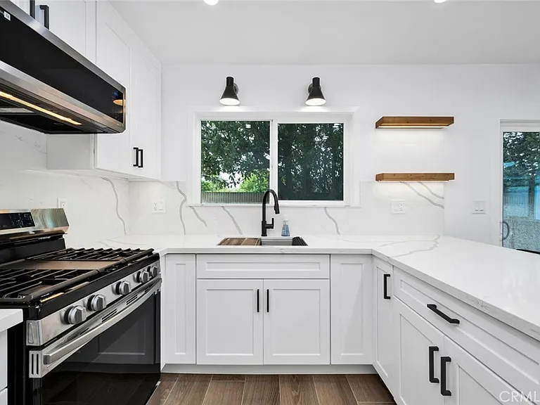 1652 E Rogers St #A — Photo 7