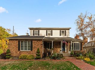 540 Iroquois Rd, Schererville, IN 46375