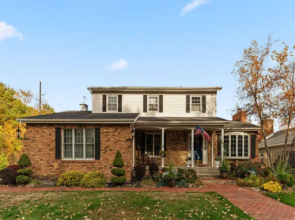 540 Iroquois Rd, Schererville, IN 46375