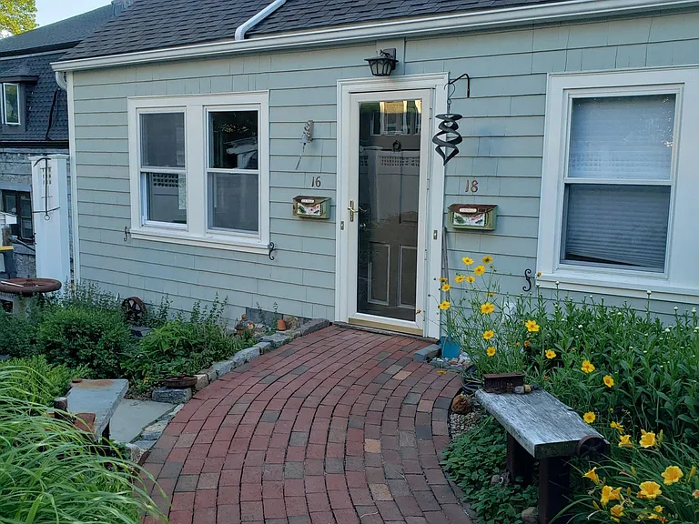16 Hobbs Rd — Photo 1
