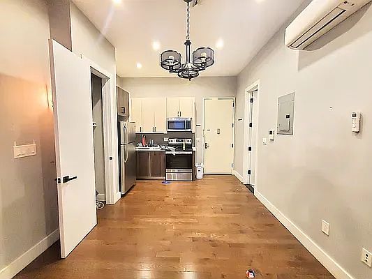 2nd image of 3059 Fulton St #1A