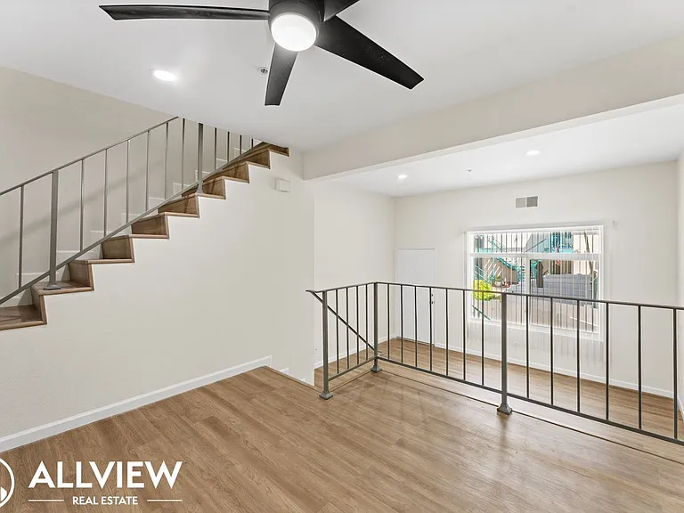 2418 Huntington Street — Photo 9
