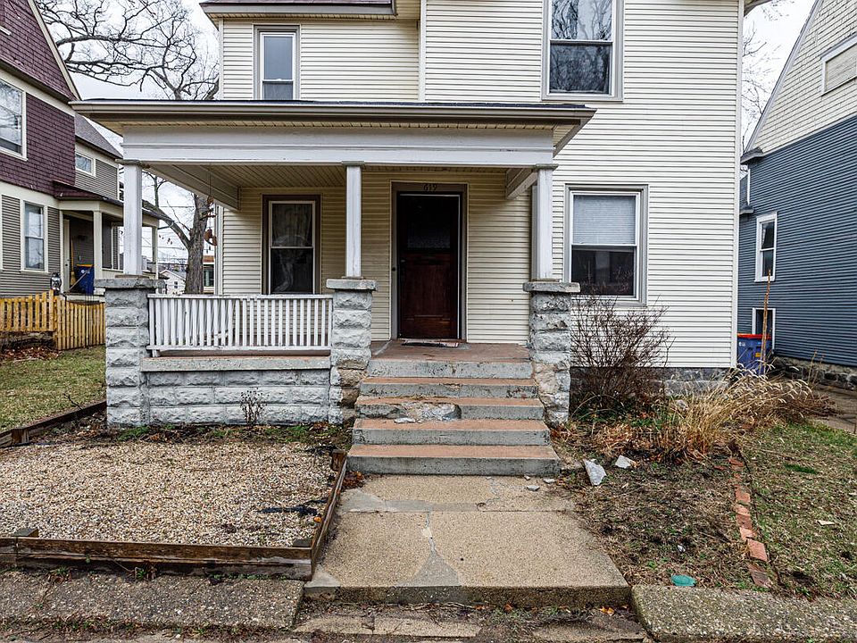 1st image of 619 Parkwood St NE