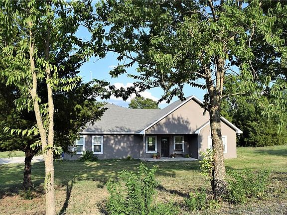 2nd image of 375 Glen Meadows Dr