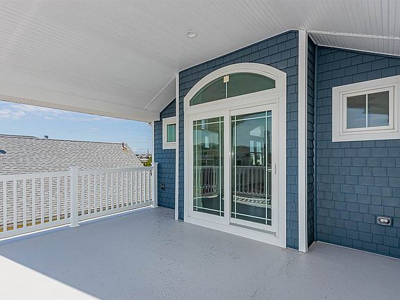 3rd image of 125 86th St W #Sea