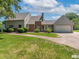 2221 Imperial Oaks Dr, Muscatine, IA 52761