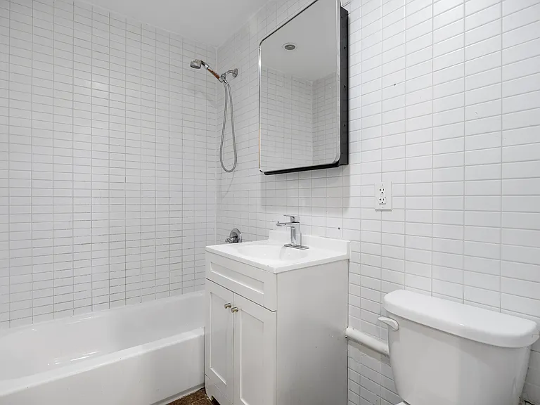 453 Irving Ave #1D — Photo 10